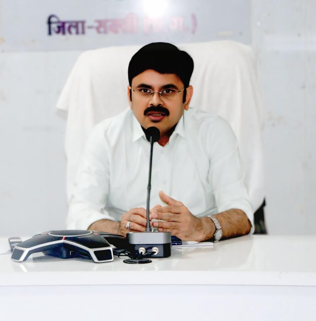 छत्तीसगढ़ शासन मार्कफेड के एमडी आईएएस जितेंद्र शुक्ला ने शक्ति जिले के अधिकारियों की की समीक्षा बैठक. कलेक्टर तोपनो साहब भी रहे मौजूद. शुक्ला साहब ने दिये अधिकारियों को दिशा निर्देश. प्रशासनिक तैयारियो को लेकर करी चर्चा kshititech