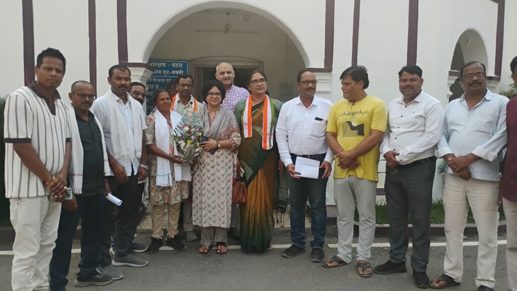 बिजली के दामों में बढ़ोतरी को लेकर शक्ति जिला कांग्रेस ने करी पत्रकार वार्ता.पामगढ़ विधायक शेषराज हरवंश रही मौजूद.जिलाध्यक्ष रश्मि ग़बेल के नेतृत्व में बुलाई गई थी प्रेसवार्ता बिजली के दामों में बढ़ोतरी को लेकर शक्ति जिला कांग्रेस ने करी पत्रकार वार्ता.पामगढ़ विधायक शेषराज हरवंश रही मौजूद.जिलाध्यक्ष रश्मि ग़बेल के नेतृत्व में बुलाई गई थी प्रेसवार्ता kshititech