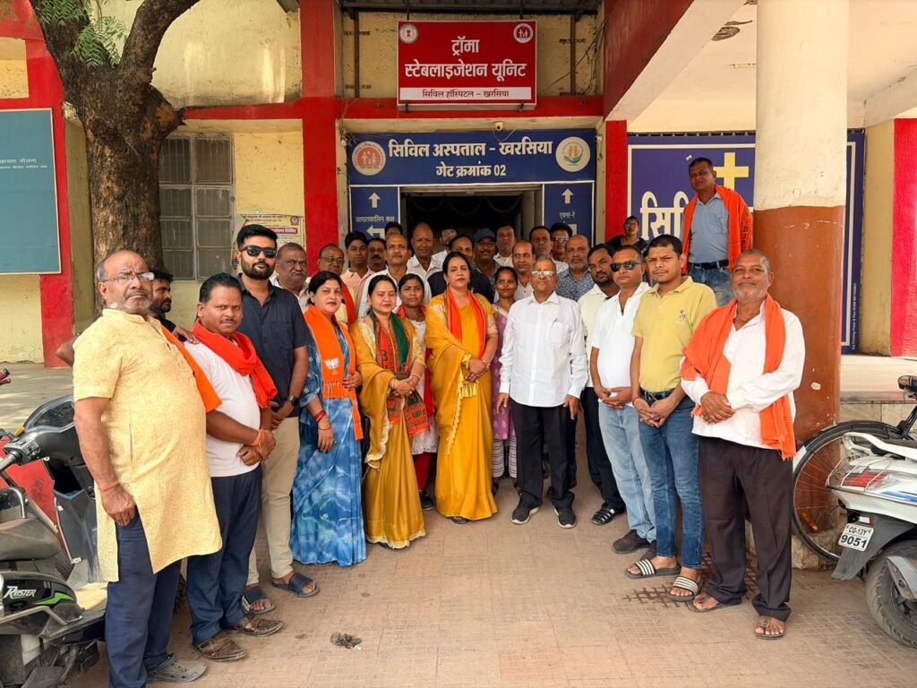 जननायक स्व. रोशन लाल अग्रवाल की जन्म जयंती पर खरसिया में भाजपा नेताओं ने किया सरकारी अस्पताल में मरीजों को फल बिस्किट का वितरण. गिरधर गुप्ता सहित पार्टी कार्यकर्ताओं ने दी श्रद्धांजलि. रायगढ़ में कमलम परिवार द्वारा स्वच्छता अभियान सहित रक्तदान शिविर प्रारंभ kshititech