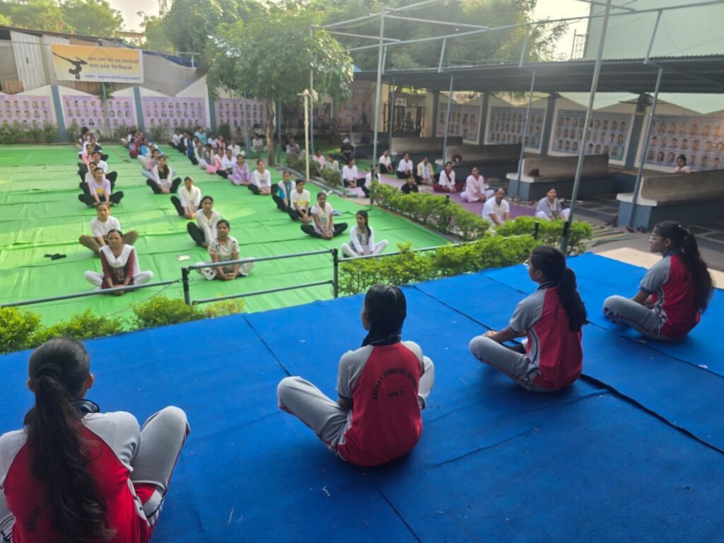 करो योग रहो निरोग-योग के प्रति जागरूकता लाने शक्ति के अनुनय कॉन्वेंट हायर सेकेंडरी स्कूल ने योग दिवस पर किया योगाभ्यास का कार्यक्रम डायरेक्टर योगेश साहू ने कहा- योग हमारे जीवन का एक हिस्सा. विद्यालय परिवार में दिखा योग को लेकर भारी उत्साह kshititech