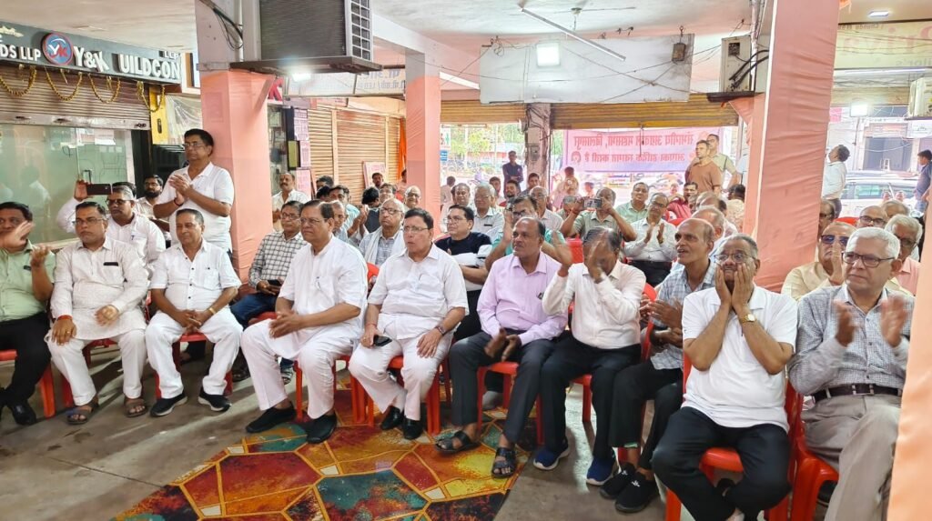 बिलासपुर में उपमुख्यमंत्री अरुण साव ने किया संभागीय अग्रवाल महासभा की वेंटिलेटर युक्त आधुनिक एंबुलेंस का लोकार्पण. ओमप्रकाश अग्रवाल के प्रतिष्ठान में आयोजित कार्यक्रम में चाय पर चर्चा भी हुई डिप्टी सीएम साहब से. डिप्टी सीएम साहब ने कहा- अग्रवाल समाज सदैव सेवा कार्यों में रहता है आगे kshititech