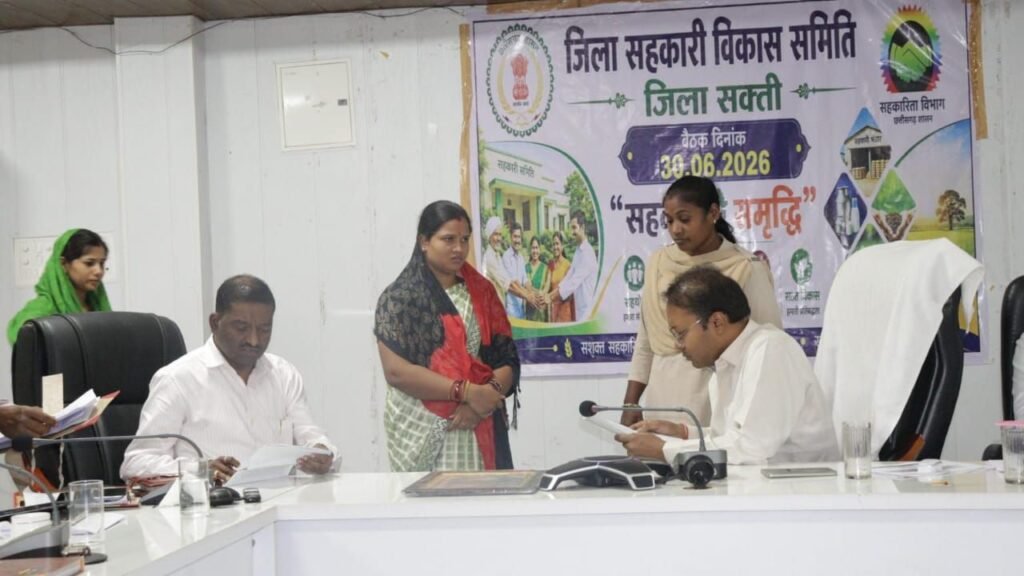 प्रत्येक मंगलवार को होने वाला कलेक्टर साहब का जन दर्शन कार्यक्रम लोगों की समस्याओं के निराकरण का बना सशक्त माध्यम. तोपनो साहब के निर्देश पर नागरिकों को मिल रही जन दर्शन के माध्यम से बेहतर सुविधाएं. गिरते पानी में भी 17 लोग पहुंचे कलेक्टर साहब से मिलने kshititech