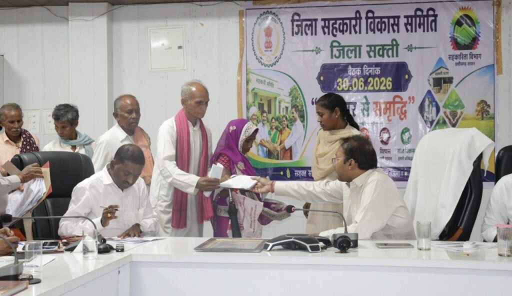 प्रत्येक मंगलवार को होने वाला कलेक्टर साहब का जन दर्शन कार्यक्रम लोगों की समस्याओं के निराकरण का बना सशक्त माध्यम. तोपनो साहब के निर्देश पर नागरिकों को मिल रही जन दर्शन के माध्यम से बेहतर सुविधाएं. गिरते पानी में भी 17 लोग पहुंचे कलेक्टर साहब से मिलने kshititech