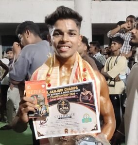जांजगीर में आयोजित बॉडीबिल्डिंग प्रतियोगिता में बाराद्वार के अशोक यादव ने मास्टर रोल में हासिल किया पहला स्थान. कोच कमल चौबे के मार्गदर्शन में हासिल की बड़ी सफलता. फिटनेस पावर जिम बाराद्वार के विद्यार्थियों ने भी करी सहभागिता. पूरे अंचल में फिटनेस पावर जिम बनी उत्कृष्ट संस्था kshititech
