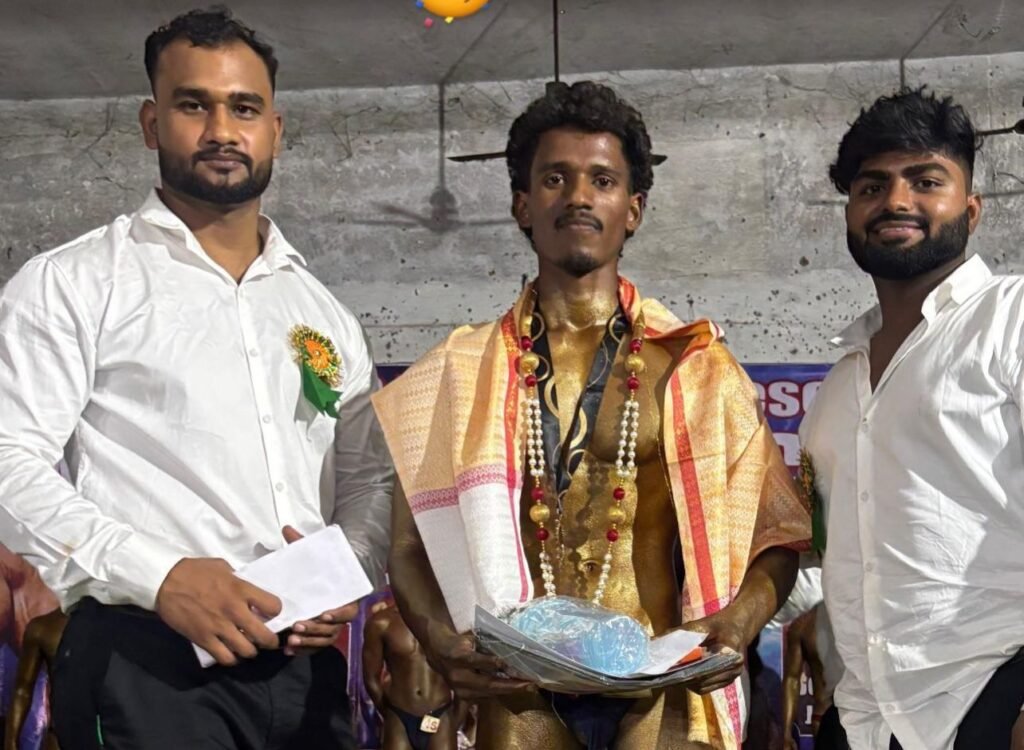 जांजगीर में आयोजित बॉडीबिल्डिंग प्रतियोगिता में बाराद्वार के अशोक यादव ने मास्टर रोल में हासिल किया पहला स्थान. कोच कमल चौबे के मार्गदर्शन में हासिल की बड़ी सफलता. फिटनेस पावर जिम बाराद्वार के विद्यार्थियों ने भी करी सहभागिता. पूरे अंचल में फिटनेस पावर जिम बनी उत्कृष्ट संस्था kshititech
