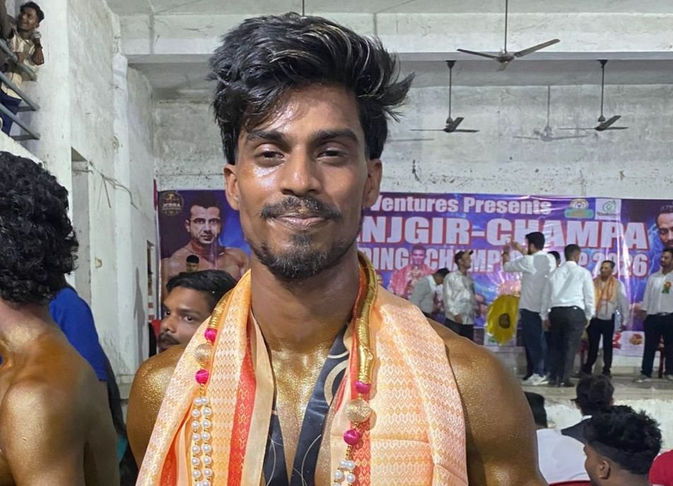 जांजगीर में आयोजित बॉडीबिल्डिंग प्रतियोगिता में बाराद्वार के अशोक यादव ने मास्टर रोल में हासिल किया पहला स्थान. कोच कमल चौबे के मार्गदर्शन में हासिल की बड़ी सफलता. फिटनेस पावर जिम बाराद्वार के विद्यार्थियों ने भी करी सहभागिता. पूरे अंचल में फिटनेस पावर जिम बनी उत्कृष्ट संस्था kshititech