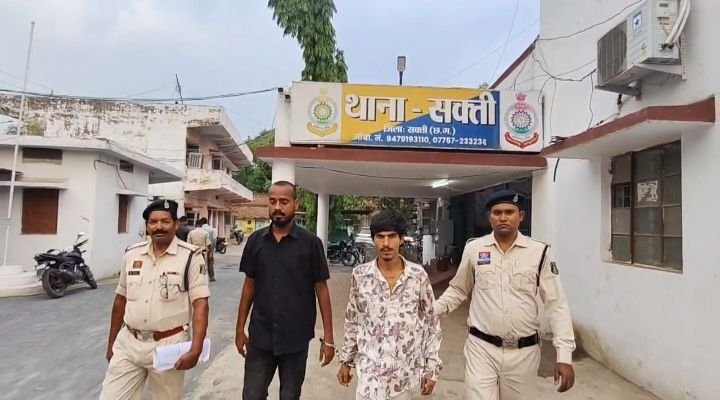 धन्यवाद शक्ति पुलिस-गुंडों का निकला जुलूस-शक्ति पुलिस की बड़ी सफलता-24 घंटे के अंदर शहर में मोटरसाइकिल को आग लगने वाले दो आरोपियों को किया गिरफ्तार.पुलिस ने निकाला गुंडों का जुलूस. एसपी साहब का संदेश- शक्ति जिले में गुंडा तत्वों। बदमाशों पर पुलिस करेगी सख्ती से कार्रवाई. नहीं बक्शे जायेंगे अपराधी. शहर की जनता ने किया पुलिस प्रशासन का धन्यवाद kshititech