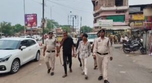 धन्यवाद शक्ति पुलिस-गुंडों का निकला जुलूस-शक्ति पुलिस की बड़ी सफलता-24 घंटे के अंदर शहर में मोटरसाइकिल को आग लगने वाले दो आरोपियों को किया गिरफ्तार.पुलिस ने निकाला गुंडों का जुलूस. एसपी साहब का संदेश- शक्ति जिले में गुंडा तत्वों। बदमाशों पर पुलिस करेगी सख्ती से कार्रवाई. नहीं बक्शे जायेंगे अपराधी. शहर की जनता ने किया पुलिस प्रशासन का धन्यवाद kshititech
