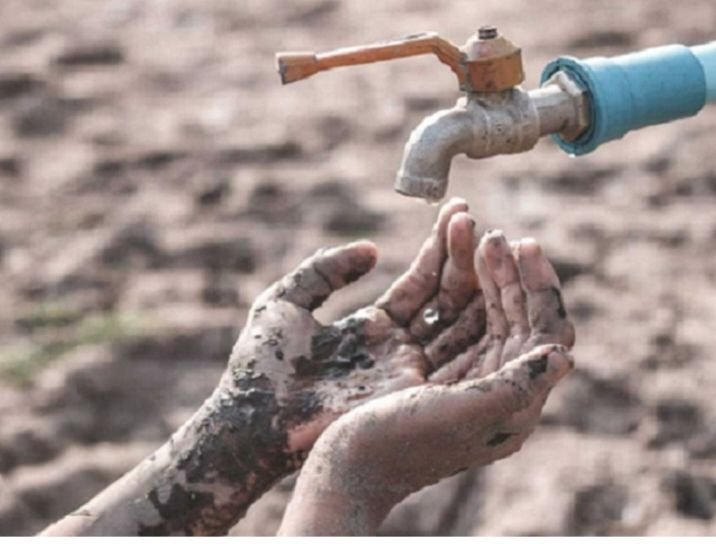 सीसी का सच: विकास के नाम पर प्यासा होता छत्तीसगढ़. जल संरक्षण के नाम पर करोड़ों- अरबो रुपए खर्च होने के बाद भी पानी के लिए प्यासा है छत्तीसगढ़-मनोज शुक्ला सामाजिक कार्यकर्ता रायपुर. श्री शुक्ल ने कहा- सीमेंट क्रांकिटीकरण ने तबाह कर दी है वाटर लेवल की स्थिति सीसी का सच: विकास के नाम पर प्यासा होता छत्तीसगढ़. जल संरक्षण के नाम पर करोड़ों- अरबो रुपए खर्च होने के बाद भी पानी के लिए प्यासा है छत्तीसगढ़-मनोज शुक्ला सामाजिक कार्यकर्ता रायपुर. श्री शुक्ल ने कहा- सीमेंट क्रांकिटीकरण ने तबाह कर दी है वाटर लेवल की स्थिति kshititech