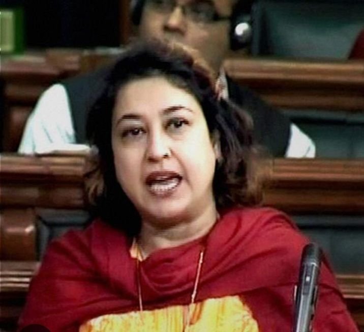 सत्ता क्या गई. अपने लोगों के आरोपो की बौछार से ही नहीं संभल पा रही है ममता-टीएमसी की सांसद शताब्दी राय ने कही बड़ी बात। कहा ममता दीदी तक कुछ ही लोगों की थी पहुंच. बदल गई है ममता. हमारी आवाज नहीं सुनी जाती थी पार्टी में kshititech