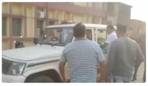 रेप के मामले में छत्तीसगढ़ के चावल वाले बाबा नरेंद्र नयन शास्त्री पुलिस हिरासत में. मुख्यमंत्री बदलने का किया था दावा. कौन नेता कितने वोट से जीतेगा इसका दावा भी करते थे बाबा। बाबा से मिलने रात- रात भर लोग बैठे रहते थे दरवाजे के बाहर. बागबाहरा पुलिस ने किया अरेस्ट रेप के मामले में छत्तीसगढ़ के चावल वाले बाबा नरेंद्र नयन शास्त्री पुलिस हिरासत में. मुख्यमंत्री बदलने का किया था दावा. कौन नेता कितने वोट से जीतेगा इसका दावा भी करते थे बाबा। बाबा से मिलने रात- रात भर लोग बैठे रहते थे दरवाजे के बाहर. बागबाहरा पुलिस ने किया अरेस्ट kshititech