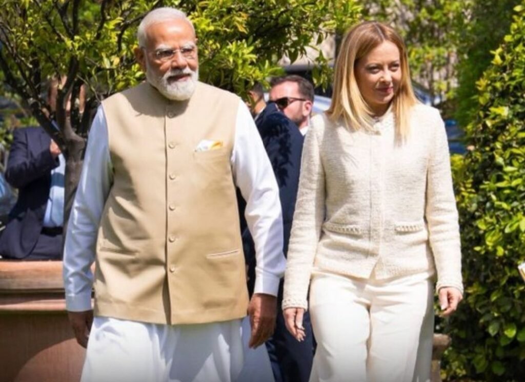 पीएम बने रहने का रिकॉर्ड तोड़ने पर इटली की मेलोनी ने दी प्रधानमंत्री मोदी को बधाई. मोदी जी की इटली दौरे के दौरान मेंलोनी से हुई थी उनकी मुलाकात kshititech