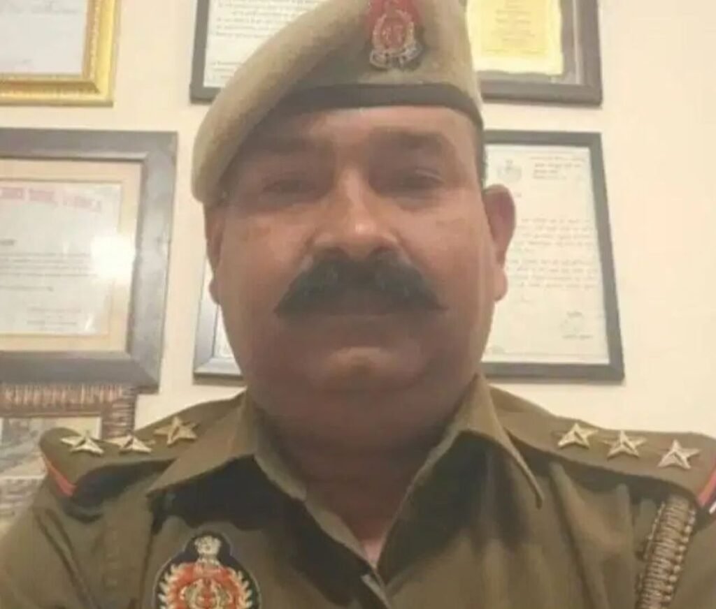 पुलिस की ट्रांसफर- पोस्टिंग में भेदभाव का आरोप - इंस्पेक्टर ने कहा- मैं जूनियर के अंडर में कैसे काम करूंगा. दे दिया इंस्पेक्टर ने इस्तीफा देने की बात कही पुलिस की ट्रांसफर- पोस्टिंग में भेदभाव का आरोप - इंस्पेक्टर ने कहा- मैं जूनियर के अंडर में कैसे काम करूंगा. दे दिया इंस्पेक्टर ने इस्तीफा देने की बात कही kshititech