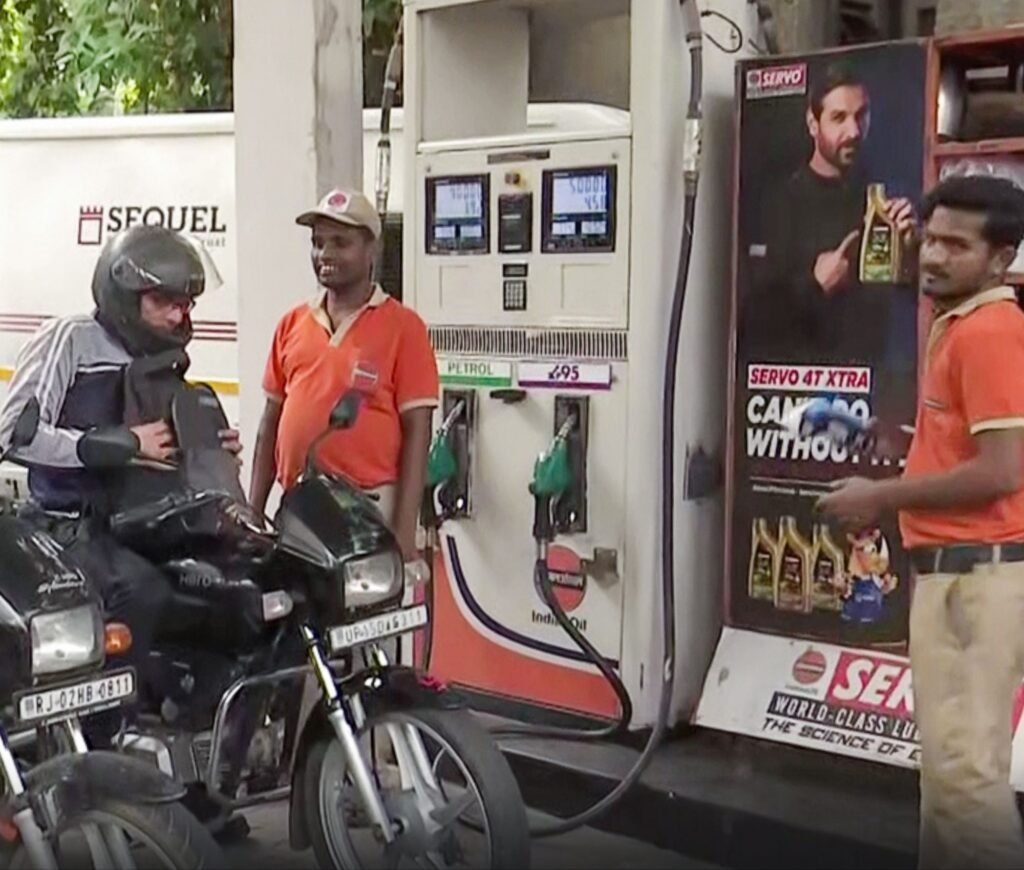 सरकार ने लगाई रोक-बड़ी खबर- पेट्रोल पंपों में थोक में आपको नहीं मिलेगा डीजल- पेट्रोल सरकार ने जारी कर दिया आदेश सरकार ने लगाई रोक-बड़ी खबर- पेट्रोल पंपों में थोक में आपको नहीं मिलेगा डीजल- पेट्रोल सरकार ने जारी कर दिया आदेश kshititech