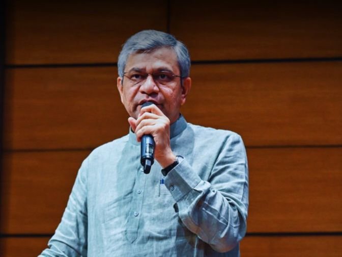रेल मंत्री का बड़ा ऐलान- यात्रियों की सुविधाओं के लिए आईआरटीसी की नई वेबसाइट लॉन्च.सारी परेशानियों से मुक्ति मिलेगी रेल यात्रियों को kshititech