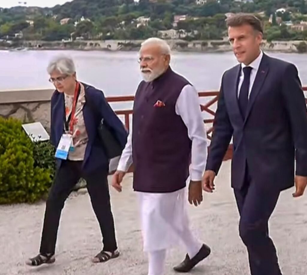 सात समंदर पार प्रधानमंत्री मोदी ने साझा की तस्वीरे-फ्रांस दौरे पर पहुंचे मोदी जी की राष्ट्रपति मैक्रो के साथ हुई मुलाकात kshititech