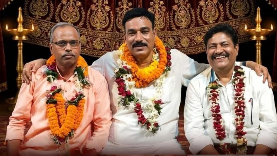 छत्तीसगढ़ श्री वैष्णव महासभा के चुनाव संपन्न.14 जून को हुए चुनाव में सुरेंद्र दास वैष्णव बने नए प्रदेश अध्यक्ष. प्रतिष्ठा पूर्ण चुनाव में प्रदेश के विभिन्न स्थानों से समाज बंधुओ ने किया मतदान छत्तीसगढ़ श्री वैष्णव महासभा के चुनाव संपन्न.14 जून को हुए चुनाव में सुरेंद्र दास वैष्णव बने नए प्रदेश अध्यक्ष. प्रतिष्ठा पूर्ण चुनाव में प्रदेश के विभिन्न स्थानों से समाज बंधुओ ने किया मतदान kshititech