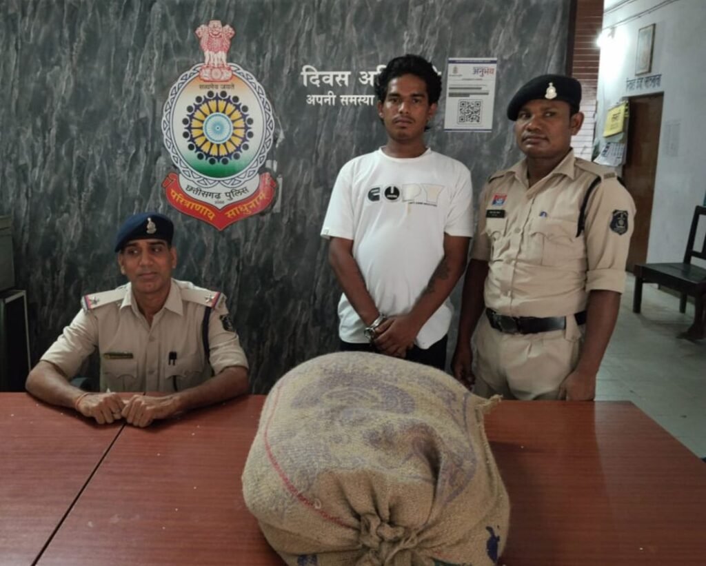 धन्यवाद शक्ति पुलिस-शक्ति पुलिस ने कमाल कर दिया- सीसीटीवी फुटेज के आधार पर चलती ट्रकों से बोरे चोरी करने वाले चोर को किया गिरफ्तार. ट्रक मालिक थे बेहद परेशान. बढ़ रही थी चोरी की घटनाएं। गैंग के अन्य सहयोगियों की तलाश जारी kshititech