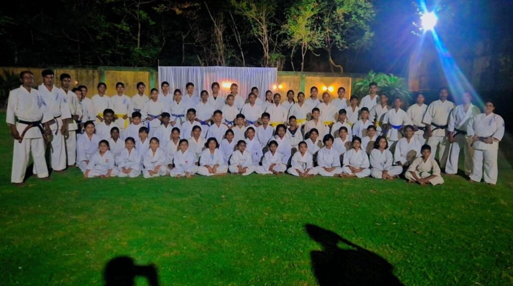 जिला मुख्यालय शक्ति में संपन्न हुई कराटे ग्रेडिंग परीक्षा. आशिहारा कराटे इंटरनेशनल ने किया था आयोजन. आयोजकों ने कहा- विद्यार्थियों को प्रशिक्षण देकर आत्मनिर्भर बनाना ही मुख्य उद्देश्य जिला मुख्यालय शक्ति में संपन्न हुई कराटे ग्रेडिंग परीक्षा. आशिहारा कराटे इंटरनेशनल ने किया था आयोजन. आयोजकों ने कहा- विद्यार्थियों को प्रशिक्षण देकर आत्मनिर्भर बनाना ही मुख्य उद्देश्य kshititech