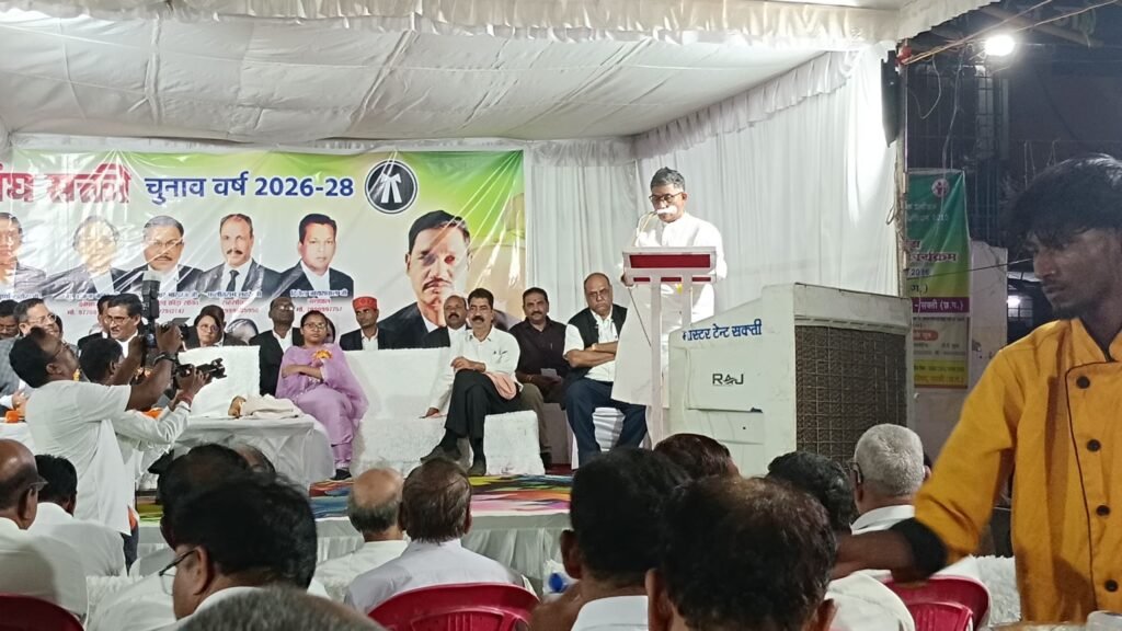 एआई सिर्फ टूल है। इसमें कोई मानवीय संवेदनाएं नहीं. ड्राफ्टिंग में ना करें ए आई का उपयोग- जयदीप गर्ग प्रधान जिला सत्र न्यायाधीश. 17 जून को शक्ति में संपन्न हुआ जिला अधिवक्ता संघ का शपथ ग्रहण समारोह. नवनिर्वाचित अध्यक्ष श्यामलाल साहू सहित पदाधिकारियो ने ली शपथ kshititech
