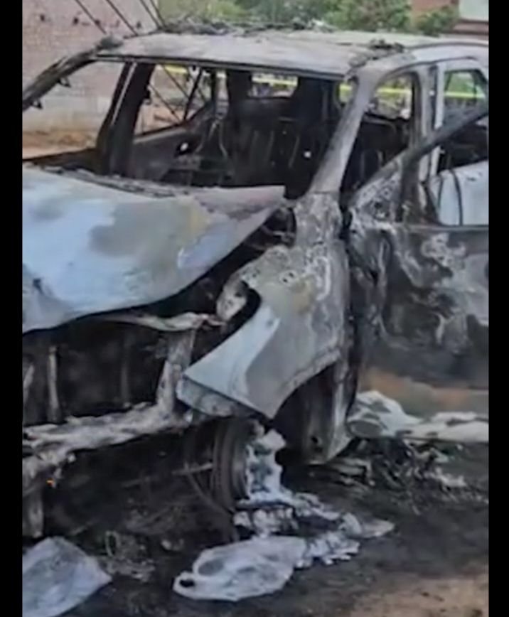 छत्तीसगढ़ में फॉर्च्यूनर कार में बैठे भाजपा नेता को पेट्रोल छिड़क कर जला दिया गया जिंदा-कोरिया में रेत के खूनी खेल में बीजेपी नेता समेत तीन की हत्या: सीएम साय बोले- बख्शे नहीं जायेंगे अपराधी. छत्तीसगढ़ में चल रहा रेत का खेल छत्तीसगढ़ में फॉर्च्यूनर कार में बैठे भाजपा नेता को पेट्रोल छिड़क कर जला दिया गया जिंदा-कोरिया में रेत के खूनी खेल में बीजेपी नेता समेत तीन की हत्या: सीएम साय बोले- बख्शे नहीं जायेंगे अपराधी. छत्तीसगढ़ में चल रहा रेत का खेल kshititech