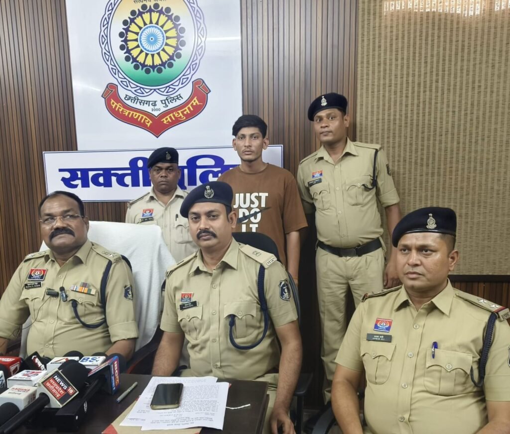अवैध गांजा परिवहन में सक्ती पुलिस की बड़ी सफलताः- एक करोड़ पैतालीस लाख मूल्य का 02 क्विंटल से अधिक गांजा जप्त करने में मिली सफलता. पुलिस कप्तान शक्ति ने प्रेस वार्ता आयोजित कर दी जानकारी। फगुरम चौकी प्रभारी अनवर अली भी रहे मौजूद अवैध गांजा परिवहन में सक्ती पुलिस की बड़ी सफलताः- एक करोड़ पैतालीस लाख मूल्य का 02 क्विंटल से अधिक गांजा जप्त करने में मिली सफलता. पुलिस कप्तान शक्ति ने प्रेस वार्ता आयोजित कर दी जानकारी। फगुरम चौकी प्रभारी अनवर अली भी रहे मौजूद kshititech