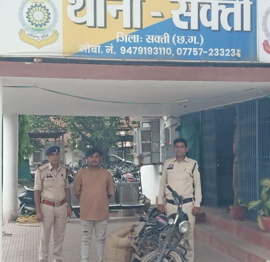 दिनदहाड़े शक्ति में करते थे ट्रकों से माल चोरी-शक्ति शहर में चलती ट्रक से माल चोरी करने वाला गुंडा बदमाश एवं फरार आरोपी वीरेंद्र धीरहे गिरफ्तार. एक सहयोगी पहले हो चुका है गिरफ्तार kshititech