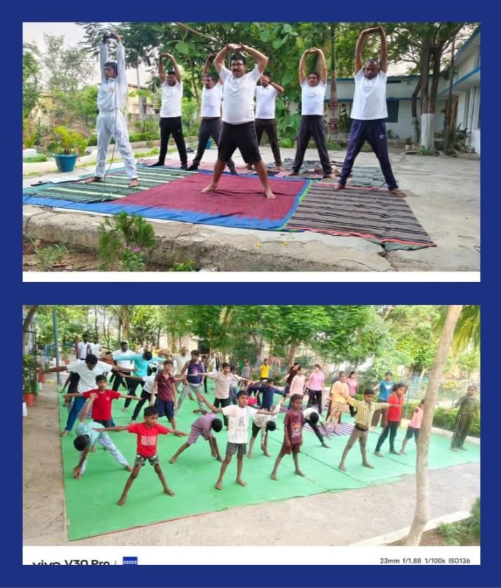 टेमर के मिडिल स्कूल में हुआ योग दिवस का आयोजन. सरपंच चंद्र कुमार सोनी ने कहा-योग से शरीर रहता है स्वस्थ. सरपंच साहब ने शिक्षकों एवं पंचायत के पंचगणों को दी टी-शर्ट. योग के प्रति ग्रामीणों में दिखा जबरदस्त उत्साह kshititech