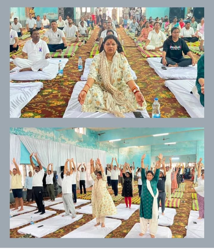 अंतर्राष्ट्रीय योग दिवस के मौके पर जिला मुख्यालय शक्ति के डॉक्टर श्यामा प्रसाद मुखर्जी सभागार सामुदायिक भवन में हुआ योगाभ्यास. सांसद कमलेश जांगड़े सहित कलेक्टर एसपी एवं जनप्रतिनिधि रहे मौजूद. सांसद जी ने कहा- निरंतर योग से शरीर. तन और मन रहता है स्वस्थ kshititech
