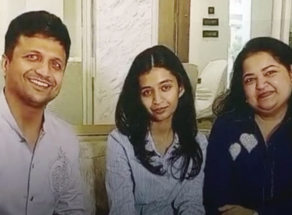 दोबारा चेक हुई कॉपी तो, आए गए 500 में से 500 नंबर, अवनी केजरीवाल बनीं CBSE टॉपर kshititech
