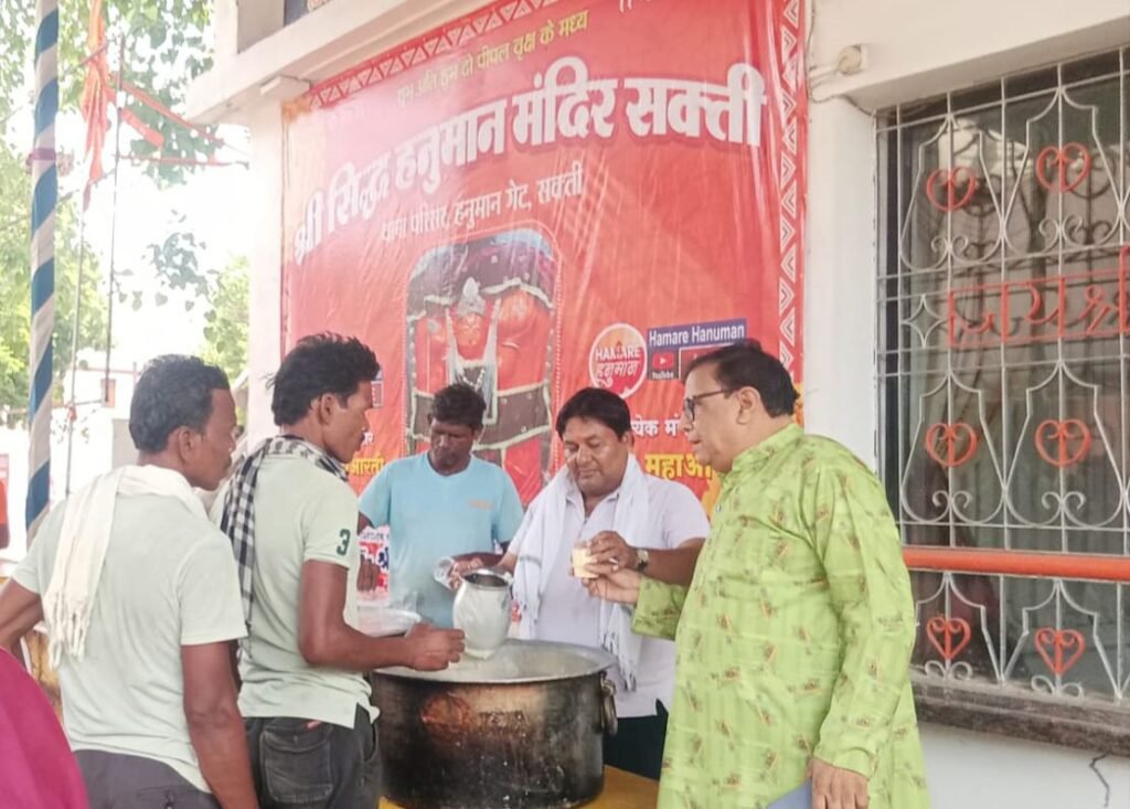 पुण्य दायक एकादशी-निर्जला एकादशी पर शक्ति के मांगेराम मानस अग्रवाल परिवार ने सिद्ध श्री हनुमान मंदिर परिसर में भक्तों को पिलाया बादाम का शरबत kshititech