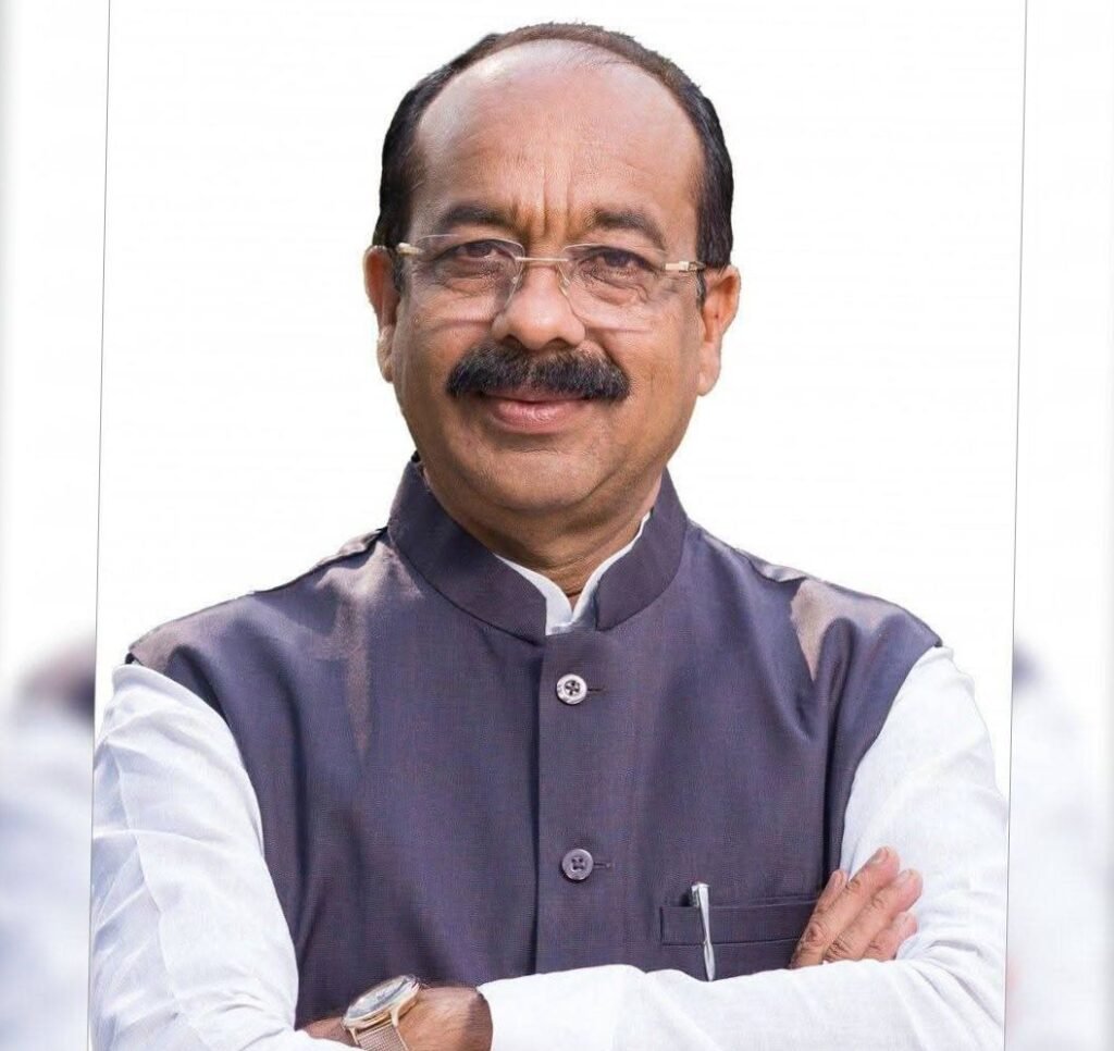 कल 28 जून को बिलासपुर में होगा संभागीय अग्रवाल महासभा की वेंटीलेटर युक्त आधुनिक एंबुलेंस वाहन का लोकार्पण. मेडिकल उपकरण प्रभारी ओम प्रकाश अग्रवाल के विशेष प्रयासों से एंबुलेंस का संचालन हुआ संभव. उपमुख्यमंत्री अरुण साव करेंगे लोकार्पण. महासभा के बाबूलाल अग्रवाल। राजेंद्र अग्रवाल राजू। गणेश अग्रवाल एवं मनीष अग्रवाल मंगल ने दी जानकारी kshititech