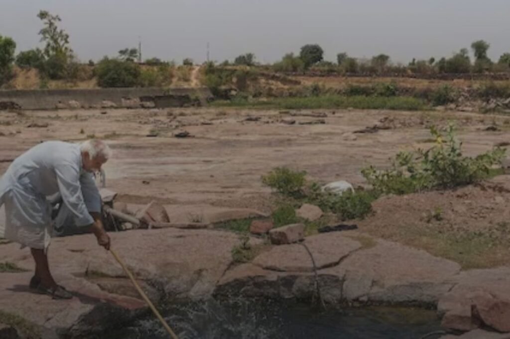 146 साल में पहली बार जून महीने में सुखा. 40% बारिश की कमी.देश के अनेकों इलाकों में नहीं हो रही बारिश. मौसम विभाग का कहना- अलग-अलग सिस्टम एक साथ बारिश के खिलाफ कर रहे हैं काम kshititech
