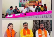 नगर पंचायत बाराद्वार के नव मनोनीत पार्षदों ने ली शपथ. सांसद कमलेश जांगड़े. टिकेश्वर. नगर पंचायत अध्यक्ष नारायण कुर्रे एवं उपाध्यक्ष जीतेश शर्मा रहे मौजूद. एसडीएम कावेरी ने दिलाई शपथ. अनामिका तिवारी. रविंद्र खंडे एवं अरुण जोशी को मिली है मनोनीत पार्षद की जिम्मेदारी kshititech