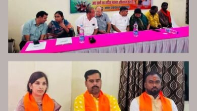 नगर पंचायत बाराद्वार के नव मनोनीत पार्षदों ने ली शपथ. सांसद कमलेश जांगड़े. टिकेश्वर. नगर पंचायत अध्यक्ष नारायण कुर्रे एवं उपाध्यक्ष जीतेश शर्मा रहे मौजूद. एसडीएम कावेरी ने दिलाई शपथ. अनामिका तिवारी. रविंद्र खंडे एवं अरुण जोशी को मिली है मनोनीत पार्षद की जिम्मेदारी kshititech