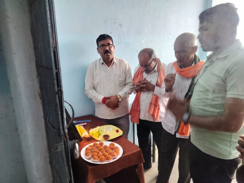टेमर के हाई स्कूल में 20 छात्राओं को दी गई साइकिल. सरपंच चंद्र कुमार सोनी की उपस्थिति में किया गया साइकिल का वितरण. सरपंच साहब ने कहा- साइकिल मिलने से छात्राओं को स्कूल आने में मिलेगी बड़ी सुविधा. सरपंच साहब ने कहा- मेरिट सूची में स्थान बनाने वाली बालिकाओं का पंचायत करेगी विशेष सम्मान टेमर के हाई स्कूल में 20 छात्राओं को दी गई साइकिल. सरपंच चंद्र कुमार सोनी की उपस्थिति में किया गया साइकिल का वितरण. सरपंच साहब ने कहा- साइकिल मिलने से छात्राओं को स्कूल आने में मिलेगी बड़ी सुविधा. सरपंच साहब ने कहा- मेरिट सूची में स्थान बनाने वाली बालिकाओं का पंचायत करेगी विशेष सम्मान kshititech