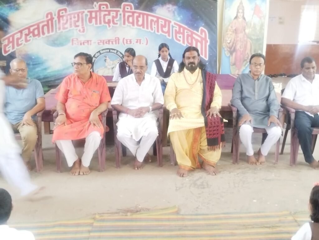 मनमोहन साहू के सेवानिवृत होने पर सरस्वती शिशु मंदिर में किया गया विदाई समारोह का आयोजन. समिति द्वारा शाल श्रीफल भेंटकर किया गया सम्मान. श्री साहू जी की अमूल्य सेवाओं के लिए किया गया उनका आभार kshititech