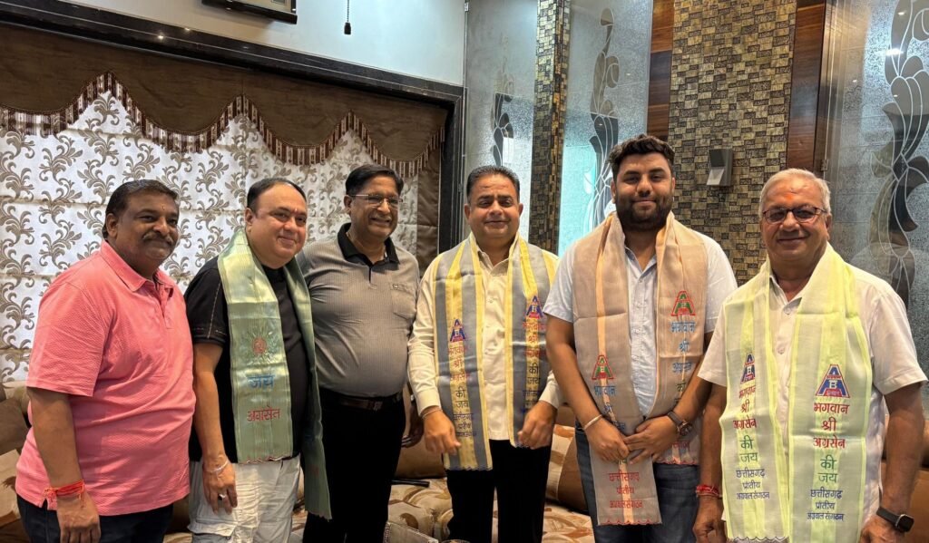 दो बड़े संगठनों के अध्यक्षों की हुई आत्मीय मुलाकात-छत्तीसगढ़ चेंबर ऑफ कॉमर्स एवं छत्तीसगढ़ प्रांतीय अग्रवाल संगठन केअध्यक्षों की आत्मीय सौजन्य भेंटव्यापार, सामाजिक समरसता एवं संगठनात्मक सहयोग को और अधिक सशक्त बनाने पर हुई सार्थक चर्चा. चेंबर अध्यक्ष स्वयं पहुंचे अग्रवाल संगठन के अध्यक्ष के निवास पर kshititech