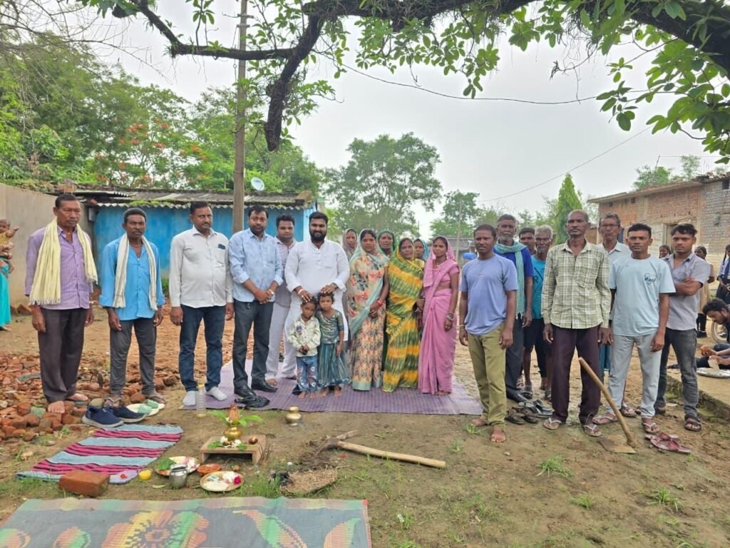 ग्राम पंचायत भक्तु डेरा में नाली निर्माण का भूमि पूजन किया जिला पंचायत सदस्य आयुष शर्मा ने. आयुष ने कह- नाली निर्माण से स्वच्छता के कार्य को मिलेगी गति. भाजपा की सरकार ग्रामीण क्षेत्र का कर रही तेजी से विकास. भूमि पूजन में क्षेत्रीय जनप्रतिनिधि भी रहे मौजूद kshititech