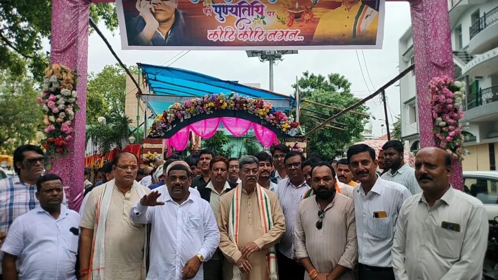 बाबूजी की पुण्यतिथि का आयोजन-स्व बिसाहू दास महन्त ने अंचल में विकास की रेखा खिंची-रामकुमार यादव.आभावों के बीच किसान खुशहाल हो इसके लिये काम किया -सूरज महन्त।स्व महन्त हमारे धरोहर हैं -श्याम सुंदर अग्रवाल अध्यक्ष नण सकती. 23 जुलाई को भारी बारिश के बावजूद कांग्रेस जनों ने एकत्रित होकर दी बाबूजी को श्रद्धांजलि kshititech
