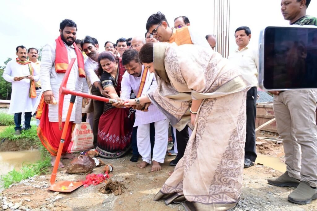 चंद्रपुर में हुआ आरोग्यधाम का भूमि पूजन. वित्त मंत्री ओपी चौधरी ने कहा- सामाजिक सरोकार के तहत बनने वाला यह चिकित्सालय क्षेत्र के लोगों की चिकित्सा सेवा का बनेगा बड़ा केंद्र. श्री गोपाल जी महाप्रभु एवं मां चंद्रहासिनी सार्वजनिक न्यास चंद्रपुर ने की है आरोग्यधाम निर्माण की पहल चंद्रपुर में हुआ आरोग्यधाम का भूमि पूजन. वित्त मंत्री ओपी चौधरी ने कहा- सामाजिक सरोकार के तहत बनने वाला यह चिकित्सालय क्षेत्र के लोगों की चिकित्सा सेवा का बनेगा बड़ा केंद्र. श्री गोपाल जी महाप्रभु एवं मां चंद्रहासिनी सार्वजनिक न्यास चंद्रपुर ने की है आरोग्यधाम निर्माण की पहल kshititech