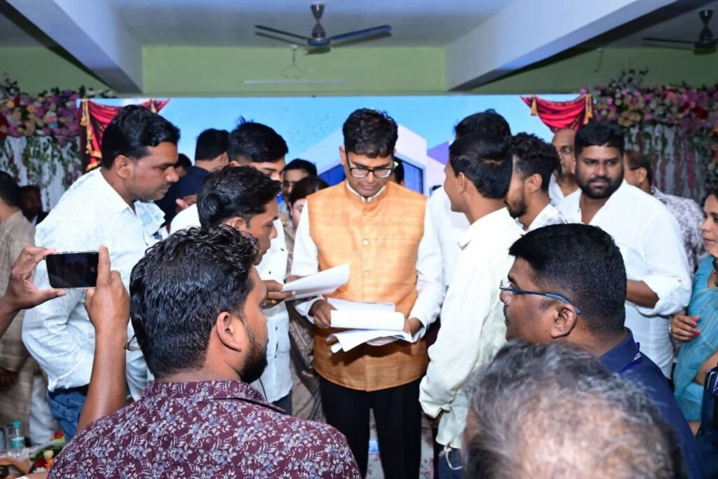 चंद्रपुर में हुआ आरोग्यधाम का भूमि पूजन. वित्त मंत्री ओपी चौधरी ने कहा- सामाजिक सरोकार के तहत बनने वाला यह चिकित्सालय क्षेत्र के लोगों की चिकित्सा सेवा का बनेगा बड़ा केंद्र. श्री गोपाल जी महाप्रभु एवं मां चंद्रहासिनी सार्वजनिक न्यास चंद्रपुर ने की है आरोग्यधाम निर्माण की पहल चंद्रपुर में हुआ आरोग्यधाम का भूमि पूजन. वित्त मंत्री ओपी चौधरी ने कहा- सामाजिक सरोकार के तहत बनने वाला यह चिकित्सालय क्षेत्र के लोगों की चिकित्सा सेवा का बनेगा बड़ा केंद्र. श्री गोपाल जी महाप्रभु एवं मां चंद्रहासिनी सार्वजनिक न्यास चंद्रपुर ने की है आरोग्यधाम निर्माण की पहल kshititech