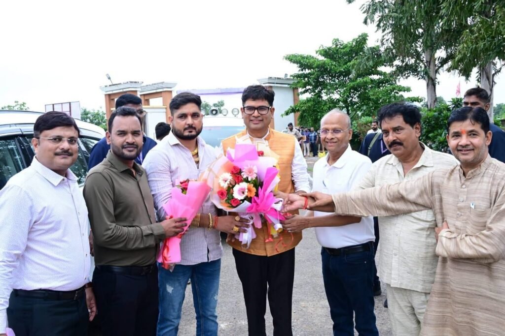 चंद्रपुर में हुआ आरोग्यधाम का भूमि पूजन. वित्त मंत्री ओपी चौधरी ने कहा- सामाजिक सरोकार के तहत बनने वाला यह चिकित्सालय क्षेत्र के लोगों की चिकित्सा सेवा का बनेगा बड़ा केंद्र. श्री गोपाल जी महाप्रभु एवं मां चंद्रहासिनी सार्वजनिक न्यास चंद्रपुर ने की है आरोग्यधाम निर्माण की पहल चंद्रपुर में हुआ आरोग्यधाम का भूमि पूजन. वित्त मंत्री ओपी चौधरी ने कहा- सामाजिक सरोकार के तहत बनने वाला यह चिकित्सालय क्षेत्र के लोगों की चिकित्सा सेवा का बनेगा बड़ा केंद्र. श्री गोपाल जी महाप्रभु एवं मां चंद्रहासिनी सार्वजनिक न्यास चंद्रपुर ने की है आरोग्यधाम निर्माण की पहल kshititech