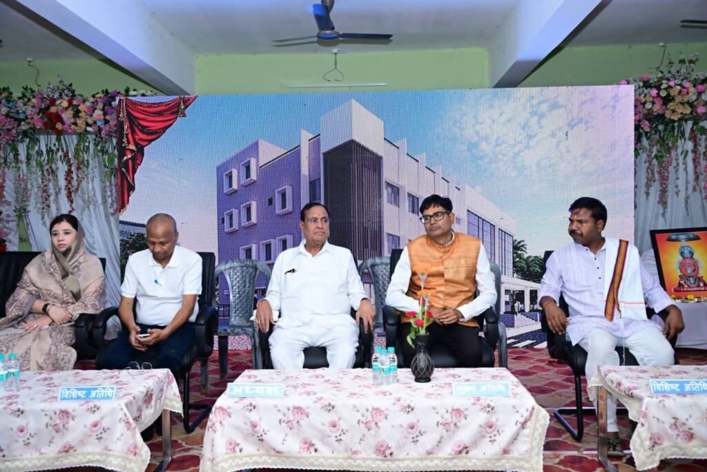 चंद्रपुर में हुआ आरोग्यधाम का भूमि पूजन. वित्त मंत्री ओपी चौधरी ने कहा- सामाजिक सरोकार के तहत बनने वाला यह चिकित्सालय क्षेत्र के लोगों की चिकित्सा सेवा का बनेगा बड़ा केंद्र. श्री गोपाल जी महाप्रभु एवं मां चंद्रहासिनी सार्वजनिक न्यास चंद्रपुर ने की है आरोग्यधाम निर्माण की पहल चंद्रपुर में हुआ आरोग्यधाम का भूमि पूजन. वित्त मंत्री ओपी चौधरी ने कहा- सामाजिक सरोकार के तहत बनने वाला यह चिकित्सालय क्षेत्र के लोगों की चिकित्सा सेवा का बनेगा बड़ा केंद्र. श्री गोपाल जी महाप्रभु एवं मां चंद्रहासिनी सार्वजनिक न्यास चंद्रपुर ने की है आरोग्यधाम निर्माण की पहल kshititech