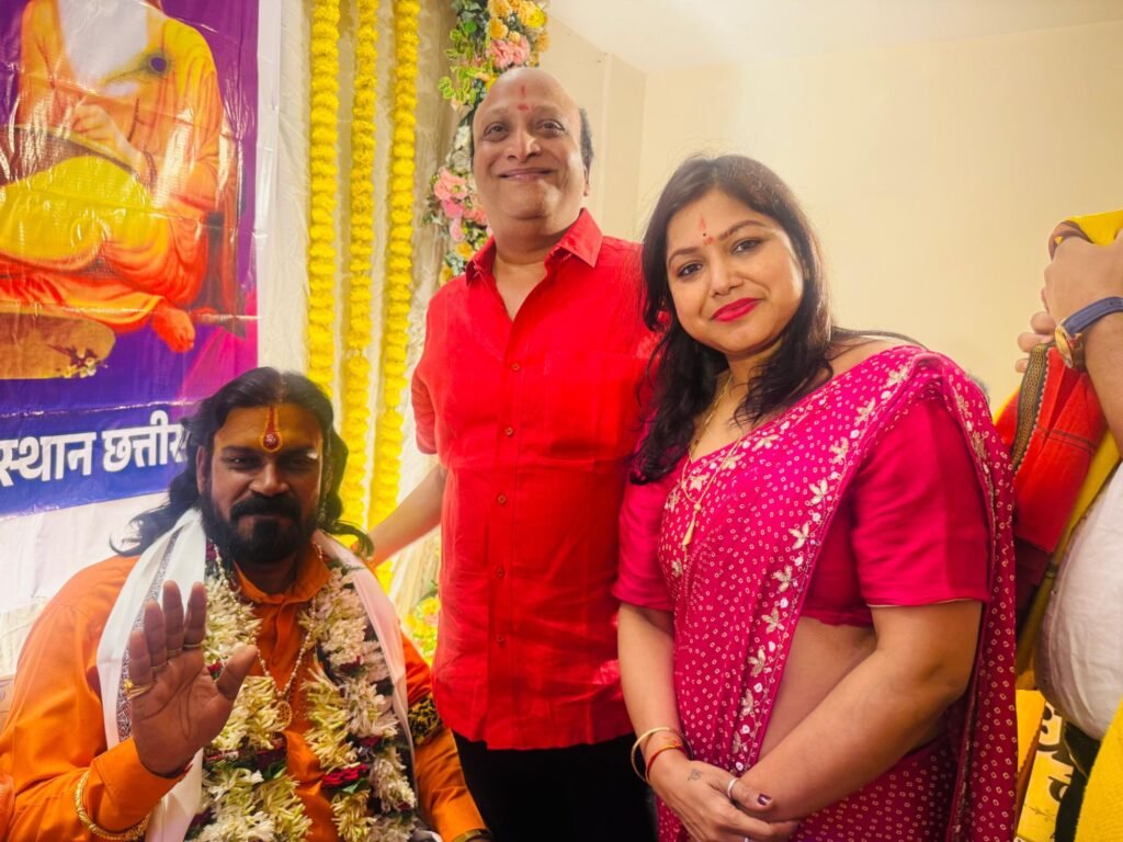 शक्ति में गुरु पूर्णिमा के मौके पर गुरुजनों से लिया शिष्यों ने आशीर्वाद. महामंडलेश्वर अमृतानंद सरस्वती भरत जी महाराज. विद्वान पंडित भोलाशंकर तिवारी। आचार्य राजेंद्र जी महाराज। गोस्वामी गोविंद बाबा। आचार्य बांके बिहारी गोस्वामी। आचार्य पवन कृष्ण गोस्वामी से लिया भक्तों ने आशीर्वाद kshititech