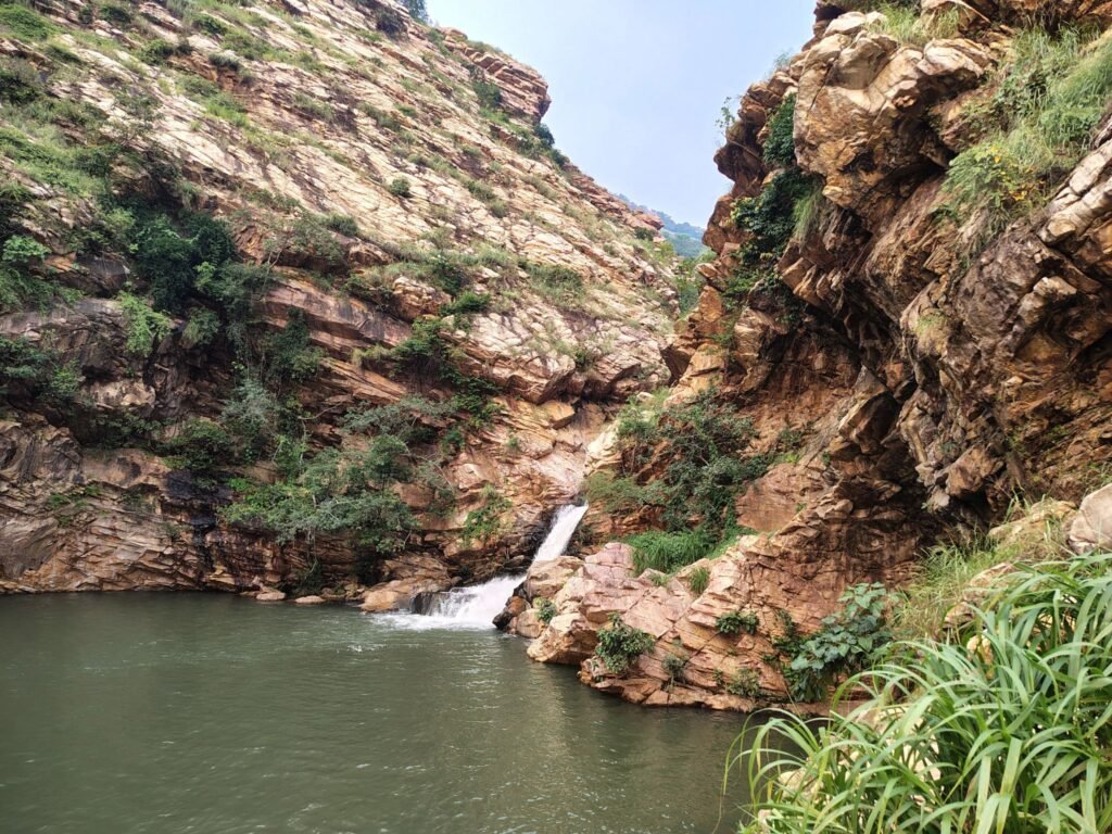 20 वर्षीय प्रतीक की मौत के बाद प्रशासन&nbsp; सख्त -शक्ति जिले के दमाऊधारा के लिए जिला प्रशासन ने जारी कर दी नई गाइडलाइन. पर्यटको को सुरक्षा नियमों का करना होगा पालन दुर्घटना के बाद एलर्ट मोड में आया प्रशासन kshititech