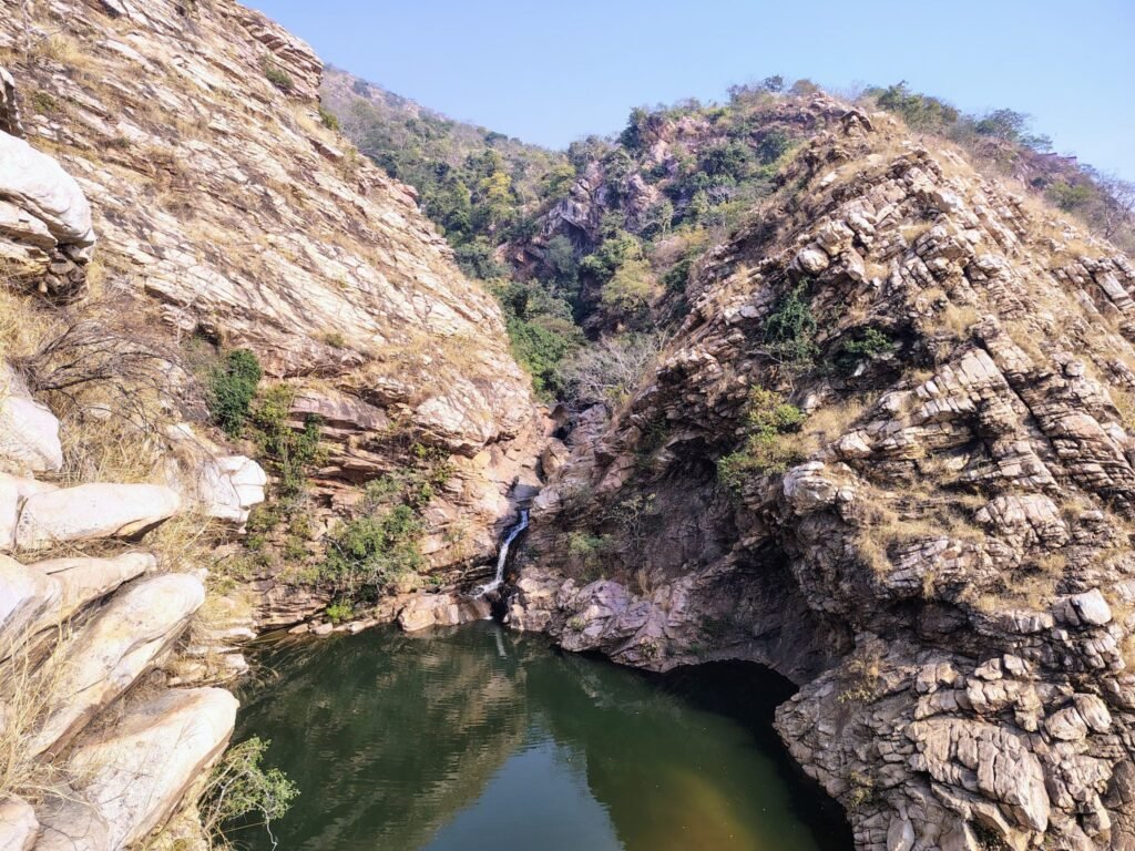 20 वर्षीय प्रतीक की मौत के बाद प्रशासन&nbsp; सख्त -शक्ति जिले के दमाऊधारा के लिए जिला प्रशासन ने जारी कर दी नई गाइडलाइन. पर्यटको को सुरक्षा नियमों का करना होगा पालन दुर्घटना के बाद एलर्ट मोड में आया प्रशासन kshititech