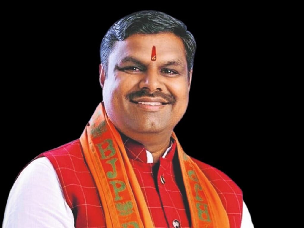 स्कूल शिक्षा मंत्री यादव ने कहा- ऑनलाइन अटेंडेंस में नहीं कटेगा शिक्षकों का वेतन. शिक्षकों की नाराजगी के बाद मंत्री जी का आया बयान kshititech