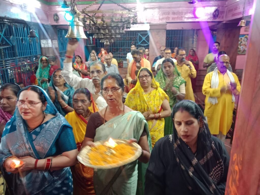 महामाया मंदिर शक्ति के पुजारियो का किया गया गुरु पूर्णिमा के पावन मौके पर सम्मान. डिस्को से महामाया देवी की सेवा में समर्पित है गजराज सिंह एवं रमैया सिदार महामाया मंदिर शक्ति के पुजारियो का किया गया गुरु पूर्णिमा के पावन मौके पर सम्मान. डिस्को से महामाया देवी की सेवा में समर्पित है गजराज सिंह एवं रमैया सिदार kshititech