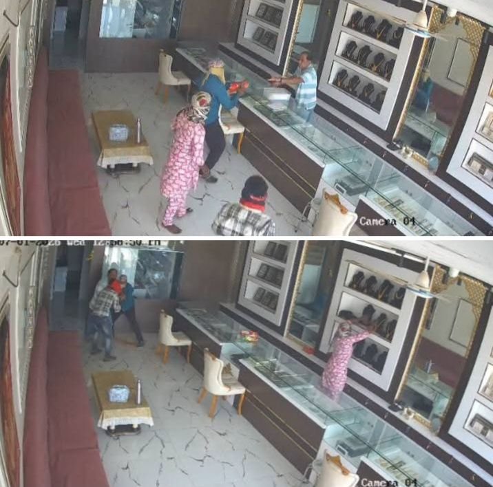 ब्रेकिंग न्यूज़-दिनदहाड़े सोने चांदी की दुकान से लाखों रुपए की लूट- तीन लुटेरों ने कट्टा अड़ाकर एवं आंखों में मिर्च पाउडर छिड़क कर दिया लुट को अंजाम. भीड़ भाड़ वाले इलाके में है यह दुकान ब्रेकिंग न्यूज़-दिनदहाड़े सोने चांदी की दुकान से लाखों रुपए की लूट- तीन लुटेरों ने कट्टा अड़ाकर एवं आंखों में मिर्च पाउडर छिड़क कर दिया लुट को अंजाम. भीड़ भाड़ वाले इलाके में है यह दुकान kshititech